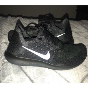 Brand New Nike Flyknit 7.5
